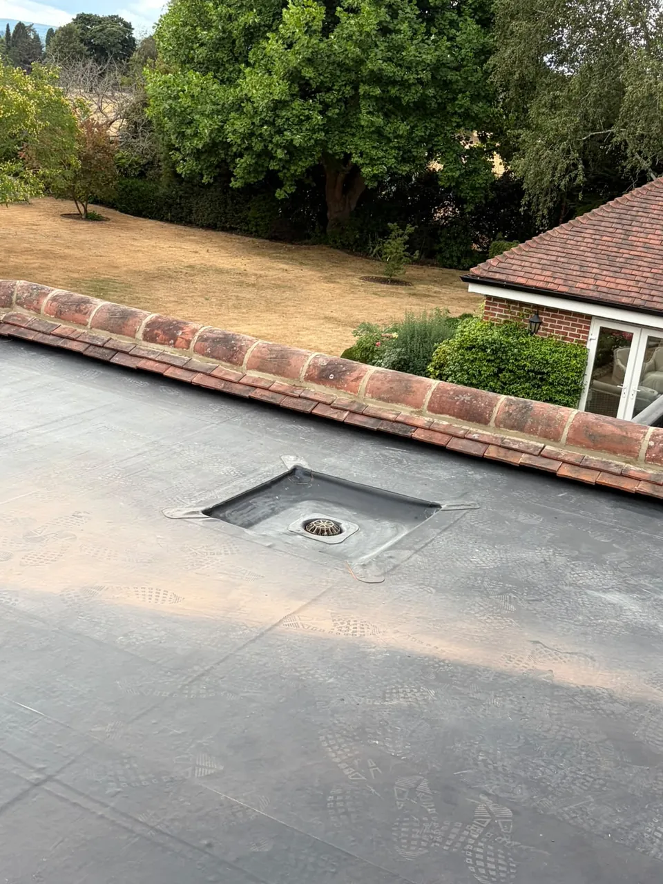 Drainage outlet detail on a new EPDM flat roof